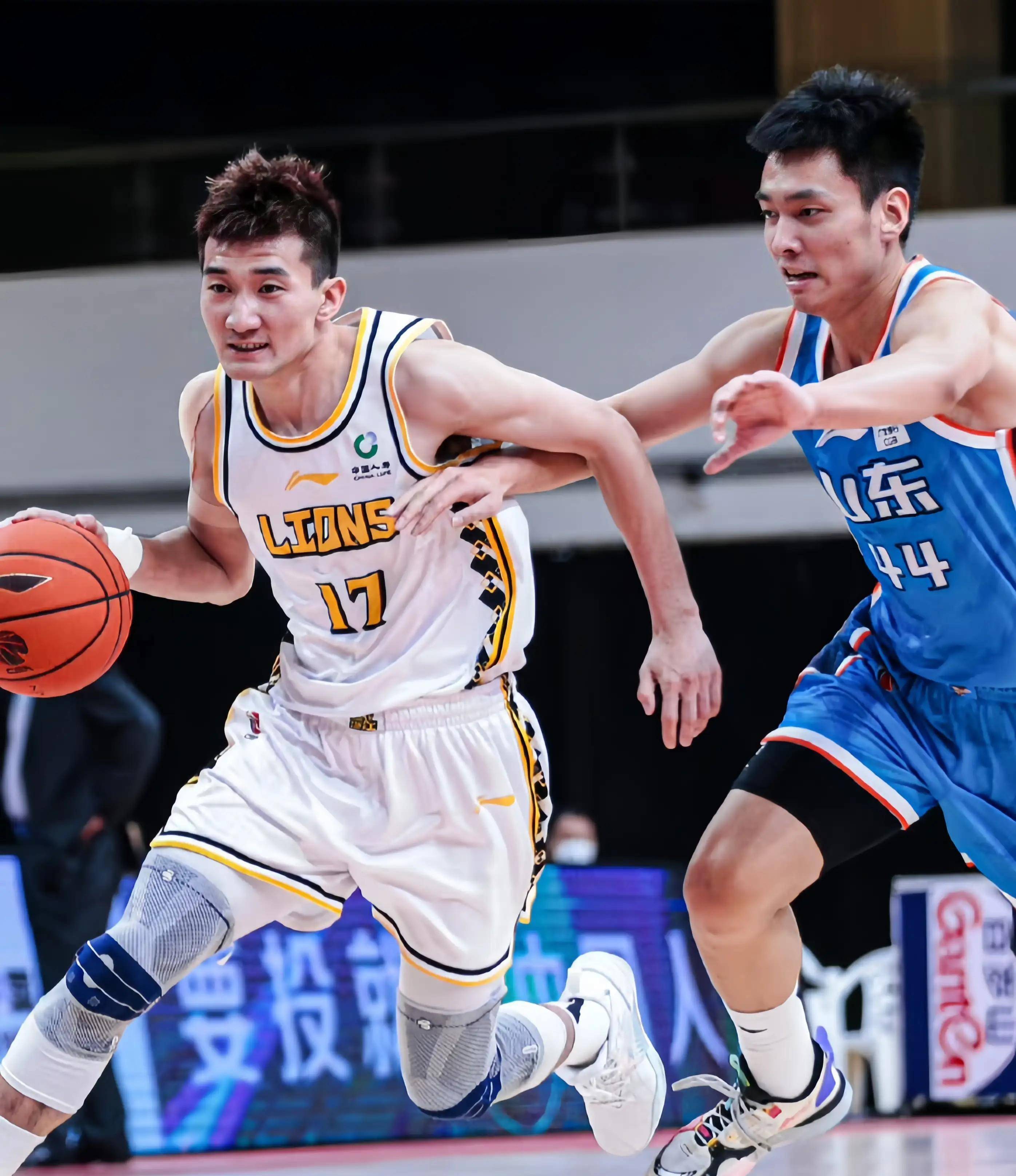 力求给世界 力求给世界