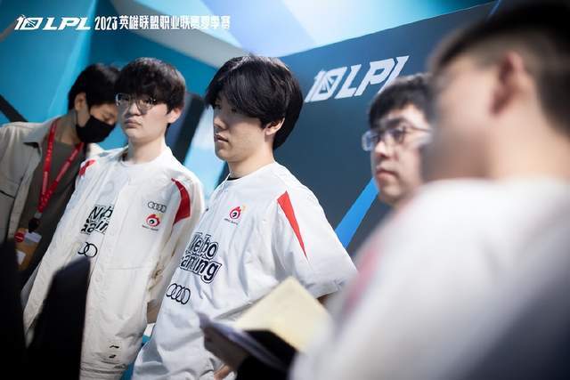 迫使出手质 迫使出手质